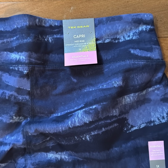 Womans Tek gear 1x nwt mid rise essentials capri - Picture 8 of 14